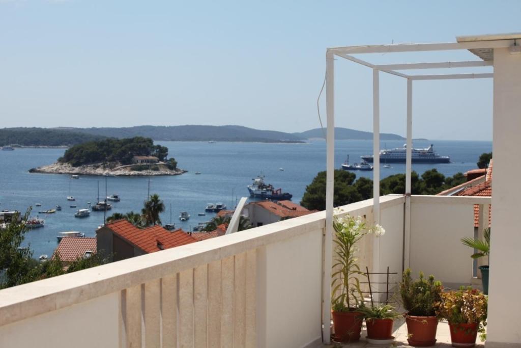 Apartments & Rooms Zlatica Hvar ฮวาร์ ภายนอก รูปภาพ