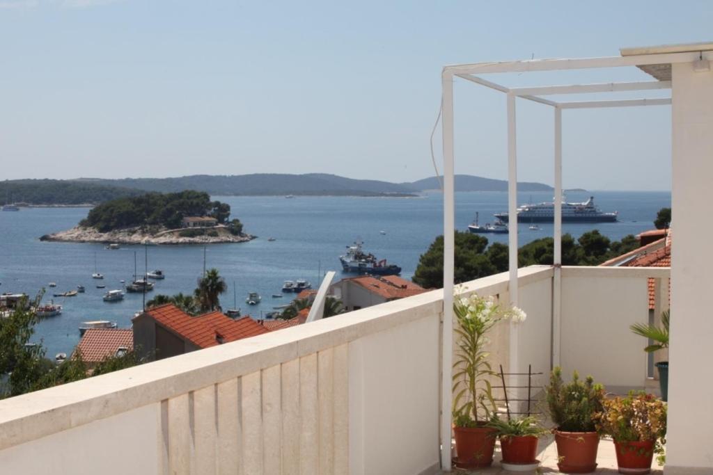 Apartments & Rooms Zlatica Hvar ฮวาร์ ภายนอก รูปภาพ